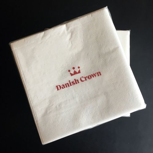 White napkins with DC logo 100 pcs.