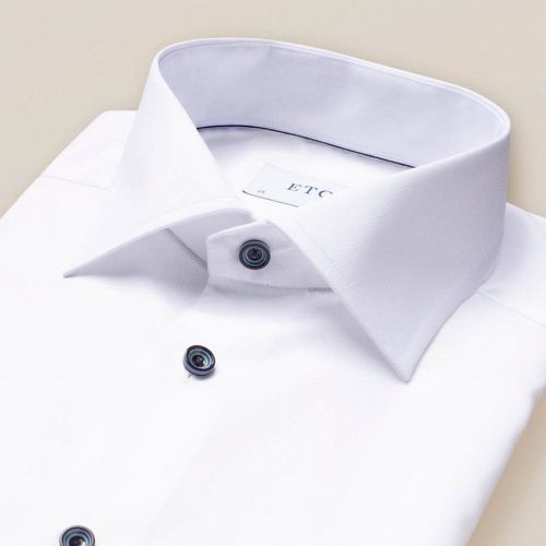 White twill shirt – navy buttons